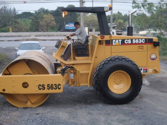 ขายรถบดสั่นสะเทือน CAT CS563-C ราคา 1,100,000 รถสวย 2 เพลา เล่มทะเบียน เครื่องแรง ปั้มดี ยางพร้อมใช้เก็บรายละเอียดใหม่หมด  ระบบการทำงานสมบูรณ์ สนใจรีบจองด่วนที่.081-3531946 ต่อ.บางนา &amp; ไอร์ดีลาย รถอยู่ กทม
