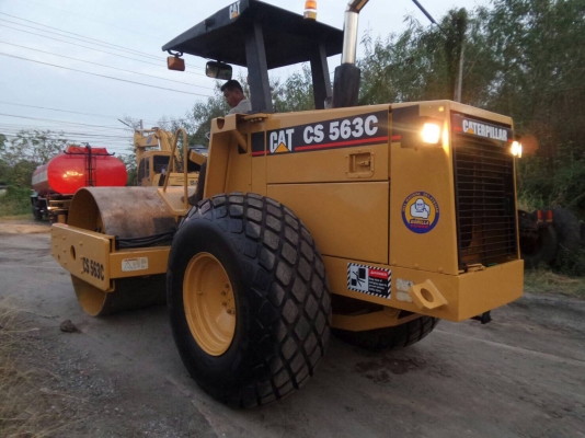 ขายรถบดสั่นสะเทือน CAT CS563-C ราคา 1,100,000 รถสวย 2 เพลา เล่มทะเบียน เครื่องแรง ปั้มดี ยางพร้อมใช้เก็บรายละเอียดใหม่หมด  ระบบการทำงานสมบูรณ์ สนใจรีบจองด่วนที่.081-3531946 ต่อ.บางนา &amp; ไอร์ดีลาย รถอยู่ กทม