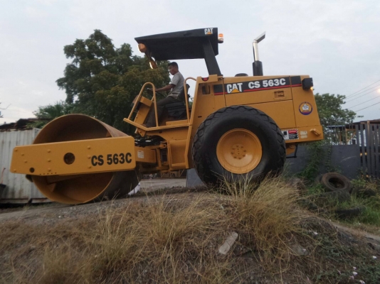 ขายรถบดสั่นสะเทือน CAT CS563-C ราคา 1,100,000 รถสวย 2 เพลา เล่มทะเบียน เครื่องแรง ปั้มดี ยางพร้อมใช้เก็บรายละเอียดใหม่หมด  ระบบการทำงานสมบูรณ์ สนใจรีบจองด่วนที่.081-3531946 ต่อ.บางนา &amp; ไอร์ดีลาย รถอยู่ กทม