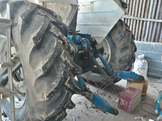 ขายรถไถ FORD6610เสื้อลาย เอกสารเล่มทะเบียน ใบดันหน้า ผานหลัง