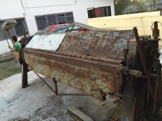 เครื่องพับรางระบายน้ำแบบมือโยก ราคา 80,000 บาท เป็นเครื่องพับตั้งโต๊ะ แบบถอดฟันได้ มีตุ้มถ่วงน้ำหนัก เบาแรงในการพับ ความกว้างชิ้นงาน    : 1220     มิลลิเมตร องศาพับ: 0-135    องศา สนใจติดต่อ คุณนี 099-6084359 ,ID Line : surawuth2