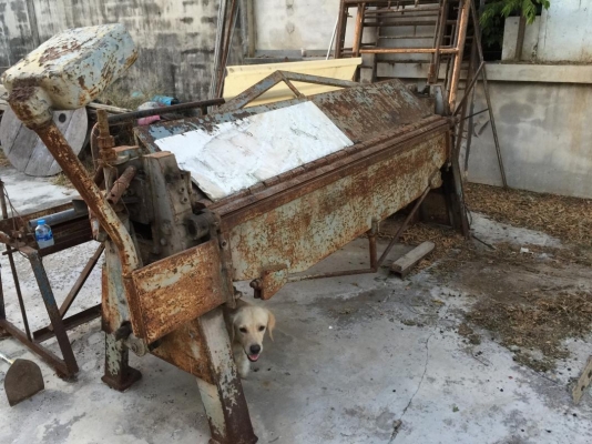 เครื่องพับรางระบายน้ำแบบมือโยก ราคา 80,000 บาท เป็นเครื่องพับตั้งโต๊ะ แบบถอดฟันได้ มีตุ้มถ่วงน้ำหนัก เบาแรงในการพับ ความกว้างชิ้นงาน    : 1220     มิลลิเมตร องศาพับ: 0-135    องศา สนใจติดต่อ คุณนี 099-6084359 ,ID Line : surawuth2