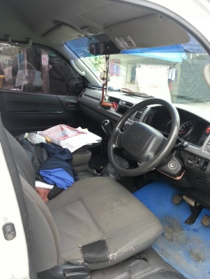ขายรถตู้โตโยต้ปี2011สวยกริบโทร0643130366จัดแนนท์ได้350000