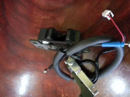 ขายกลอนประตูรถตู้ของใหม่ราคา800โทร0643130366