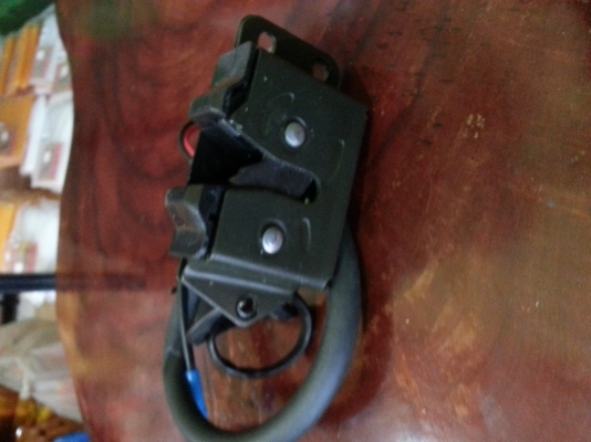 ขายกลอนประตูรถตู้ของใหม่ราคา800โทร0643130366