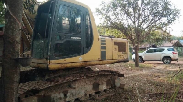 ขายดาว์น 265,000 บาท KOMATSU PC200-6 เครื่อง KOMATSU 6D95L-Turbo แรงดี ปั้มแรง โช่หน่า เอวแน่น ไฟฟ้าตัด (กล่อง-จอ อยู่) เอกสารเล่มทะเบียน  หมายเหตุ.(ต้องเปลียนสัญญา. )       คงเหลือ 15 งวด x 25,000 บาท =375,000 บาท  รถอยู่ จ.ขอนแก่น โทร 0610710295