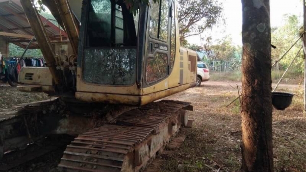 ขายดาว์น 265,000 บาท KOMATSU PC200-6 เครื่อง KOMATSU 6D95L-Turbo แรงดี ปั้มแรง โช่หน่า เอวแน่น ไฟฟ้าตัด (กล่อง-จอ อยู่) เอกสารเล่มทะเบียน  หมายเหตุ.(ต้องเปลียนสัญญา. )       คงเหลือ 15 งวด x 25,000 บาท =375,000 บาท  รถอยู่ จ.ขอนแก่น โทร 0610710295