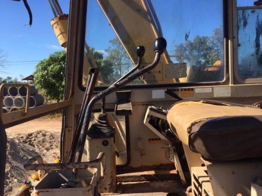 ขาย 295,000 บาท KOMATSU PC60-5 เครื่องดี ปั้มแรง โช่หนา เอวแน่น เอกสารชื้อขาย  รถอยู่ จ.สกลนคร โทร 0610710295