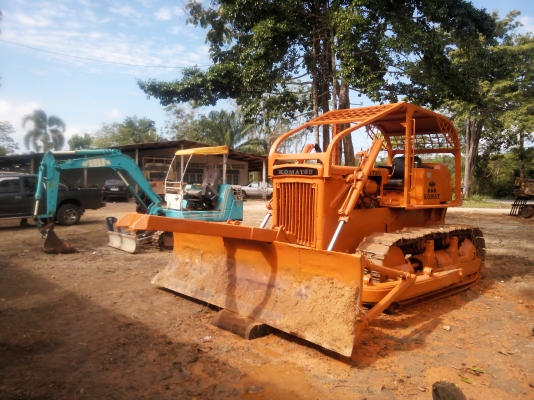 ขายรถแทรคเตอร์ KOMATSU D50A-15 ห้องเลี้ยวน้ำมัน พร้อมเขาล้มไม้ ราคา 400000 ขายรถแทรคเตอร์ KOMATSU D50A-15 ห้องเลี้ยวน้ำมัน พร้อมเขาล้มไม้ ราคา 400000