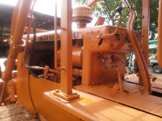 ขายรถแทรคเตอร์ KOMATSU D50A-15 ห้องเลี้ยวน้ำมัน พร้อมเขาล้มไม้ ราคา 400000