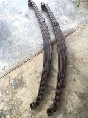 ขายแหนบหน้า6ล้อISUZUคู่ละ3500โทร0643130366