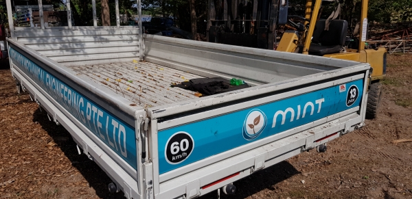 กะบะ ก.1.60 x ย. 3.10 ซ.ม.สภาพสวย ไม่บุไม่ผุ 95 \% รหัสสินค้า H2 - 8