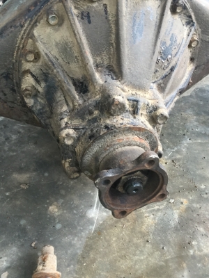 ขายเสื้อเพลา6ล้อISUZU KSครบชุดราคา22000โทร0643130366