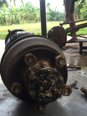 ขายเสื้อเพลา6ล้อISUZU KSครบชุดราคา22000โทร0643130366