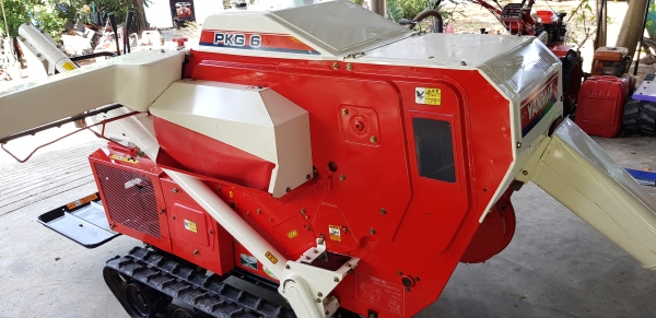 รถนวดข้าว 6.2 แรงเบนชิล สวยๆๆอุปกร์ณครับ ไม่แตกไม่หักพร้อมใช้งาน รหัสสินค้า H2 - 22 รถนวดข้าว 6.2 แรงเบนชิล สวยๆๆอุปกร์ณครับ ไม่แตกไม่หักพร้อมใช้งาน รหัสสินค้า H2 - 22