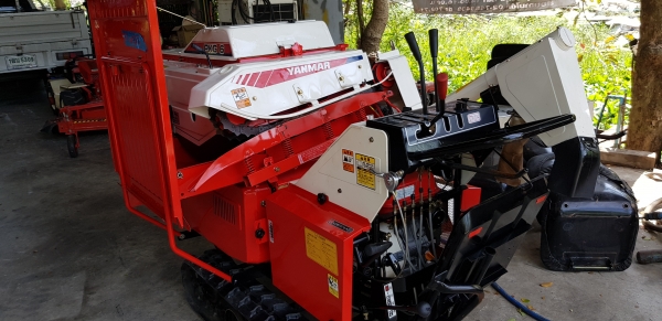 รถนวดข้าว 6.2 แรงเบนชิล สวยๆๆอุปกร์ณครับ ไม่แตกไม่หักพร้อมใช้งาน รหัสสินค้า H2 - 22 รถนวดข้าว 6.2 แรงเบนชิล สวยๆๆอุปกร์ณครับ ไม่แตกไม่หักพร้อมใช้งาน รหัสสินค้า H2 - 22