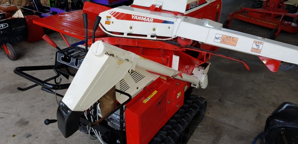 รถนวดข้าว 6.2 แรงเบนชิล สวยๆๆอุปกร์ณครับ ไม่แตกไม่หักพร้อมใช้งาน รหัสสินค้า H2 - 22 รถนวดข้าว 6.2 แรงเบนชิล สวยๆๆอุปกร์ณครับ ไม่แตกไม่หักพร้อมใช้งาน รหัสสินค้า H2 - 22