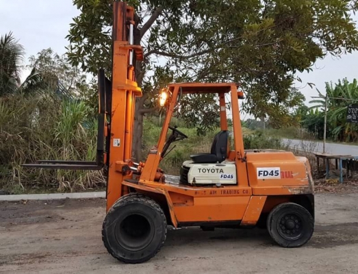 ขายด่วนรถยกดีเซลเกียรออโต้ขับง่ายTOYOTA4FD45ยก4.5ตันยกสูง4เมตรยางหน้าคู้ยางตัน6เส้นรถนอกนำเข้ายังไม่เคยใช้งานในเมืองไทยเลย
