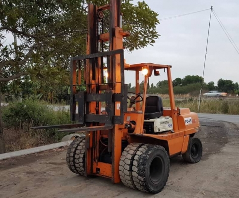 ขายด่วนรถยกดีเซลเกียรออโต้ขับง่ายTOYOTA4FD45ยก4.5ตันยกสูง4เมตรยางหน้าคู้ยางตัน6เส้นรถนอกนำเข้ายังไม่เคยใช้งานในเมืองไทยเลย