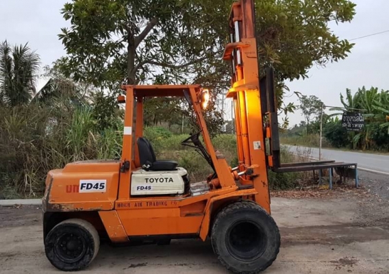 ขายด่วนรถยกดีเซลเกียรออโต้ขับง่ายTOYOTA4FD45ยก4.5ตันยกสูง4เมตรยางหน้าคู้ยางตัน6เส้นรถนอกนำเข้ายังไม่เคยใช้งานในเมืองไทยเลย