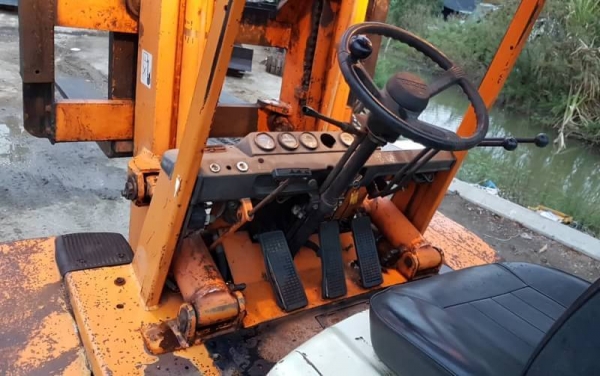 ขายด่วนรถยกดีเซลเกียรออโต้ขับง่ายTOYOTA4FD45ยก4.5ตันยกสูง4เมตรยางหน้าคู้ยางตัน6เส้นรถนอกนำเข้ายังไม่เคยใช้งานในเมืองไทยเลย