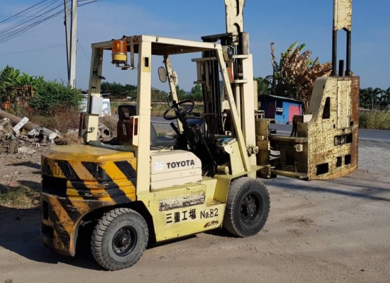 ขายด่วนรถยกTOYOTA5FG25ยก2.5ตันเสาสูง3เมตรติดตั้งตัวหนีบมาจากญี่ปู่นมารถนอกนำเข้ายังไม่เคยใช้งานในเมืองไทยเลย