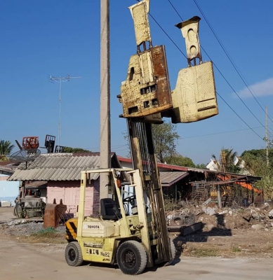 ขายด่วนรถยกTOYOTA5FG25ยก2.5ตันเสาสูง3เมตรติดตั้งตัวหนีบมาจากญี่ปู่นมารถนอกนำเข้ายังไม่เคยใช้งานในเมืองไทยเลย