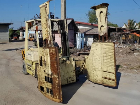 ขายด่วนรถยกTOYOTA5FG25ยก2.5ตันเสาสูง3เมตรติดตั้งตัวหนีบมาจากญี่ปู่นมารถนอกนำเข้ายังไม่เคยใช้งานในเมืองไทยเลย