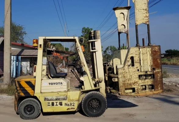 ขายด่วนรถยกTOYOTA5FG25ยก2.5ตันเสาสูง3เมตรติดตั้งตัวหนีบมาจากญี่ปู่นมารถนอกนำเข้ายังไม่เคยใช้งานในเมืองไทยเลย