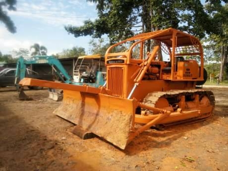 แทรคเตอร์ KOMATSU D 50 A-15 ห้องเลี้ยวน้ำมันพร้อมเขาล้มไม้ราคา 400,000 รถตรัง