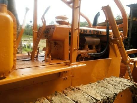 แทรคเตอร์ KOMATSU D 50 A-15 ห้องเลี้ยวน้ำมันพร้อมเขาล้มไม้ราคา 400,000 รถตรัง