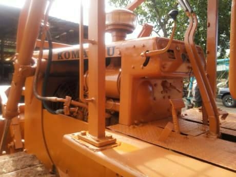 แทรคเตอร์ KOMATSU D 50 A-15 ห้องเลี้ยวน้ำมันพร้อมเขาล้มไม้ราคา 400,000 รถตรัง