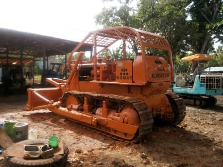 แทรคเตอร์ KOMATSU D 50 A-15 ห้องเลี้ยวน้ำมันพร้อมเขาล้มไม้ราคา 400,000 รถตรัง