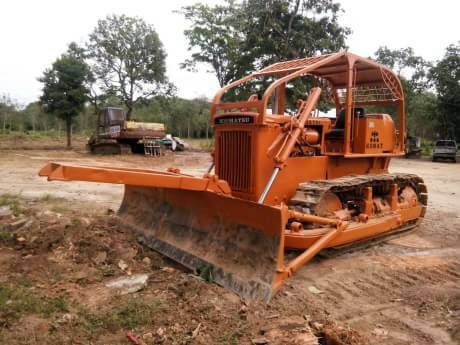 แทรคเตอร์ KOMATSU D 50 A-15 ห้องเลี้ยวน้ำมันพร้อมเขาล้มไม้ราคา 400,000 รถตรัง