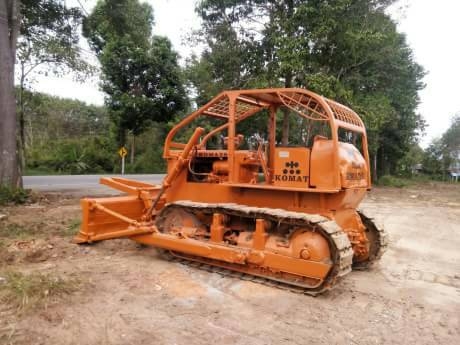 แทรคเตอร์ KOMATSU D 50 A-15 ห้องเลี้ยวน้ำมันพร้อมเขาล้มไม้ราคา 400,000 รถตรัง