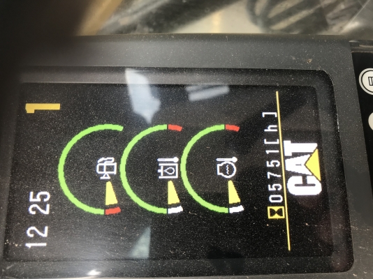 ขายcat320d ญี่ปุ่น ออกห้างเมโทร5000ชั่วโมง ราคา1,950,000 ติดต่อเฮียk 098-641-1550