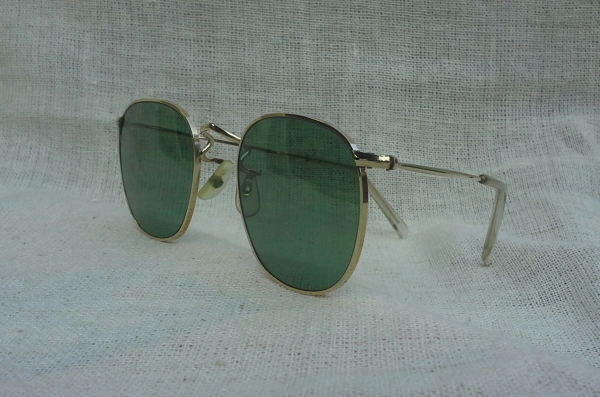 แว่นตาอิงลิชโกลด์ฟิลด์อันดับหนึ่งของแผ่นดิน  'อัลก้า - ผู้ยิ่งใหญ่' ยุค '60s  ไซซ์คนเล็ก - หัวใจโต !  124mm  Vintage ALGHA handmade in England