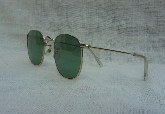 แว่นตาอิงลิชโกลด์ฟิลด์อันดับหนึ่งของแผ่นดิน 'อัลก้า - ผู้ยิ่งใหญ่' ยุค '60s ไซซ์คนเล็ก - หัวใจโต ! 124mm Vintage ALGHA handmade in England แว่นตาอิงลิชโกลด์ฟิลด์อันดับหนึ่งของแผ่นดิน 'อัลก้า - ผู้ยิ่งใหญ่' ยุค '60s ไซซ์คนเล็ก - หัวใจโต ! 124mm Vintage ALGHA handmade in England