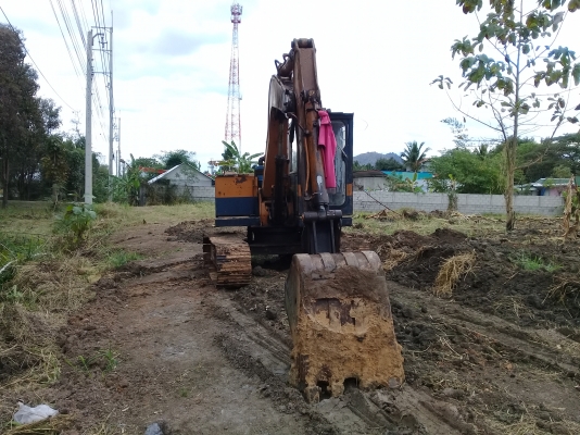 ขายด่วนรถแบคโฮ KOMATSU ปี 40 สภาพพร้อมใช้งาน