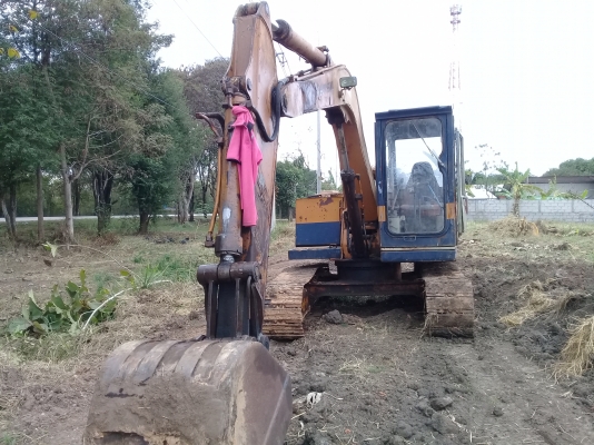 ขายด่วนรถแบคโฮ KOMATSU ปี 40 สภาพพร้อมใช้งาน