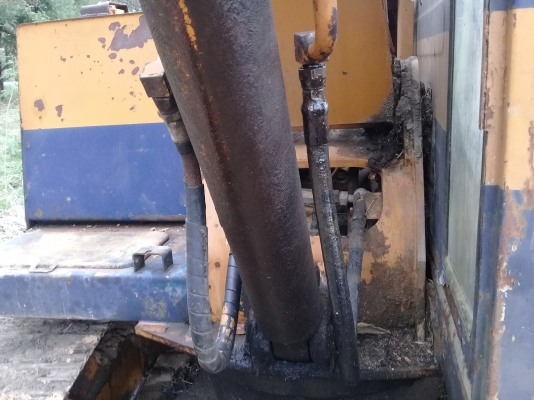 ขายด่วนรถแบคโฮ KOMATSU ปี 40 สภาพพร้อมใช้งาน