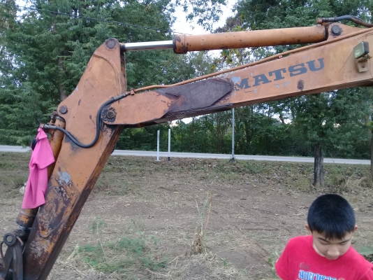 ขายด่วนรถแบคโฮ KOMATSU ปี 40 สภาพพร้อมใช้งาน