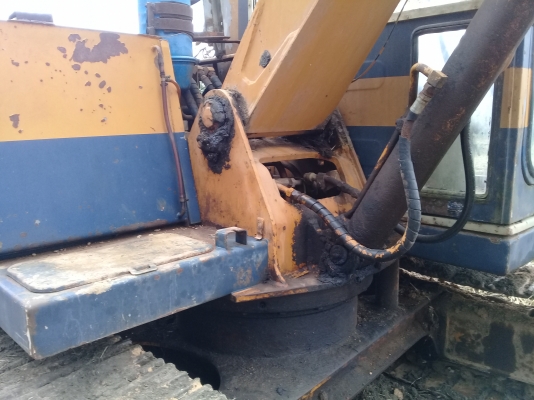 ขายด่วนรถแบคโฮ KOMATSU ปี 40 สภาพพร้อมใช้งาน