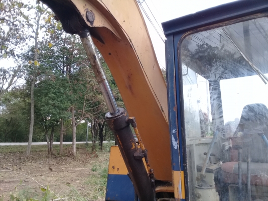 ขายด่วนรถแบคโฮ KOMATSU ปี 40 สภาพพร้อมใช้งาน