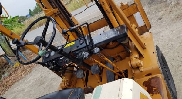 ขายด่วนรถยกดีเซลKOMATSU FD20-10 ยกได้2ตันยกสูง3เมตรยกจริงได้ถึง2.7ตันรถนอกเพิ่งนำเข้ามายังไม่เคยใช้งานในเมืองไทยเลย