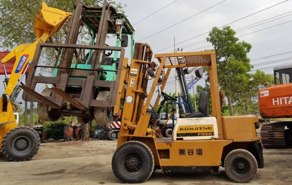 ขายด่วนรถยกดีเซลKOMATSU FD20-10 ยกได้2ตันยกสูง3เมตรยกจริงได้ถึง2.7ตันรถนอกเพิ่งนำเข้ามายังไม่เคยใช้งานในเมืองไทยเลย