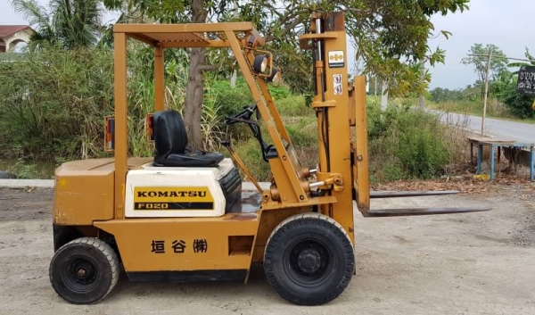 ขายด่วนรถยกดีเซลKOMATSU FD20-10 ยกได้2ตันยกสูง3เมตรยกจริงได้ถึง2.7ตันรถนอกเพิ่งนำเข้ามายังไม่เคยใช้งานในเมืองไทยเลย