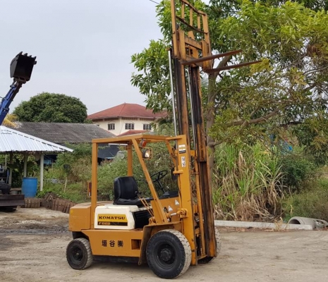 ขายด่วนรถยกดีเซลKOMATSU FD20-10 ยกได้2ตันยกสูง3เมตรยกจริงได้ถึง2.7ตันรถนอกเพิ่งนำเข้ามายังไม่เคยใช้งานในเมืองไทยเลย