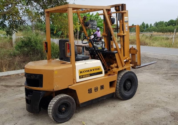 ขายด่วนรถยกดีเซลKOMATSU FD20-10 ยกได้2ตันยกสูง3เมตรยกจริงได้ถึง2.7ตันรถนอกเพิ่งนำเข้ามายังไม่เคยใช้งานในเมืองไทยเลย