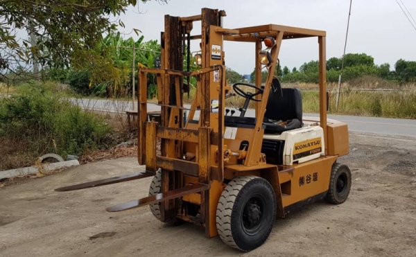 ขายด่วนรถยกดีเซลKOMATSU FD20-10 ยกได้2ตันยกสูง3เมตรยกจริงได้ถึง2.7ตันรถนอกเพิ่งนำเข้ามายังไม่เคยใช้งานในเมืองไทยเลย